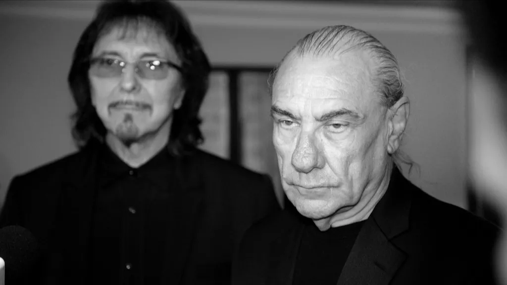 Black Sabbath: Tony Iommi zündete Bill Ward aus Versehen an